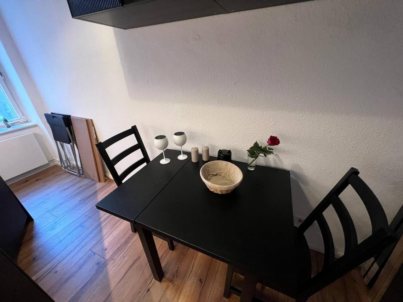 Stylish 2-Room Apartment With Balcony Next To East Side Gallery Берлин Екстериор снимка