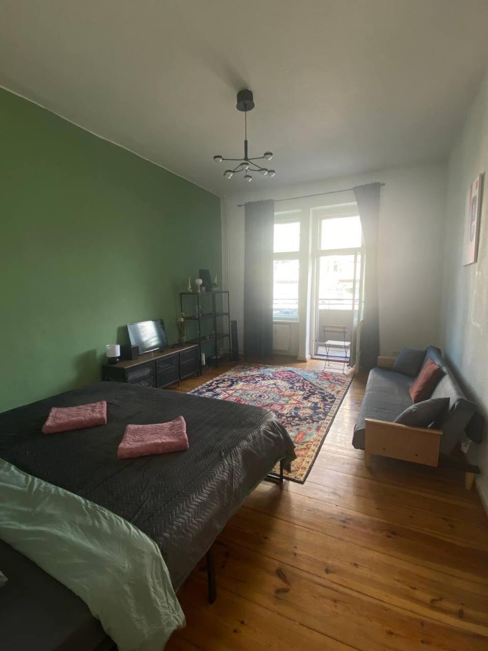 Stylish 2-Room Apartment With Balcony Next To East Side Gallery Берлин Екстериор снимка